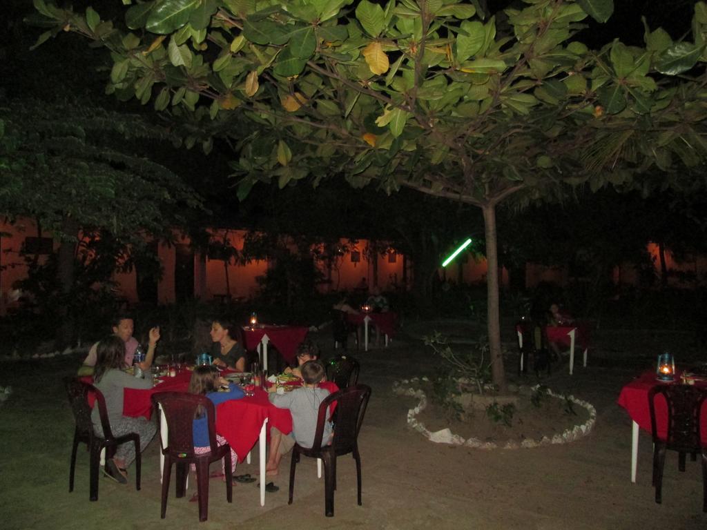 Shahira Hotel Nilaveli Εξωτερικό φωτογραφία