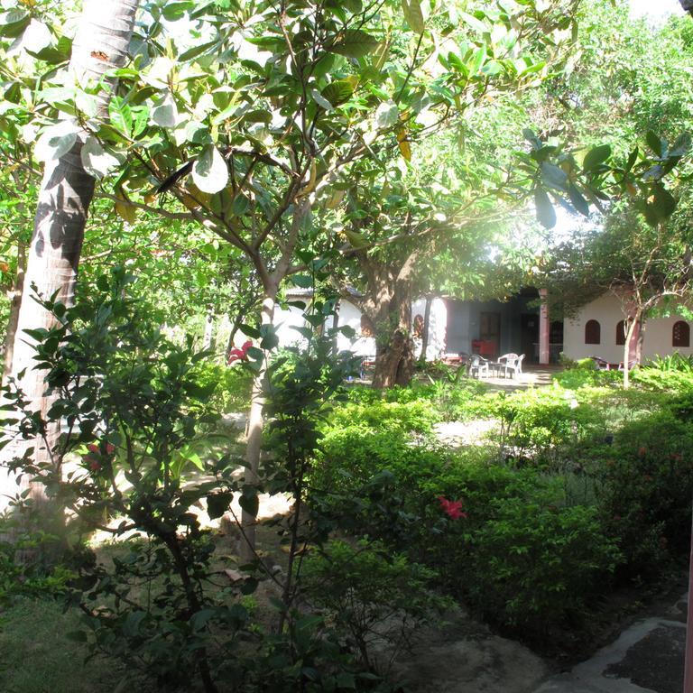 Shahira Hotel Nilaveli Εξωτερικό φωτογραφία
